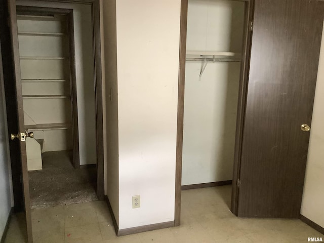 1908 N Idaho St, Peoria, IL 61604 - view of closet