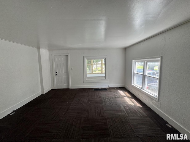 410 E Thrush Ave, Peoria, IL 61603 - spare room with baseboards