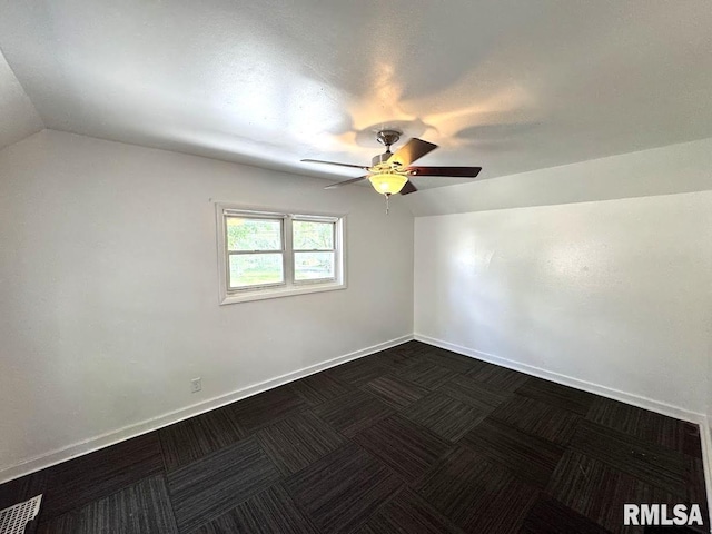 410 E Thrush Ave, Peoria, IL 61603 - empty room with ceiling fan and baseboards