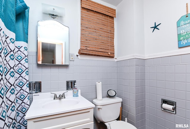 1202 W Purtscher Dr, Peoria, IL 61614 - full bathroom featuring vanity, toilet, tile walls, and curtained shower