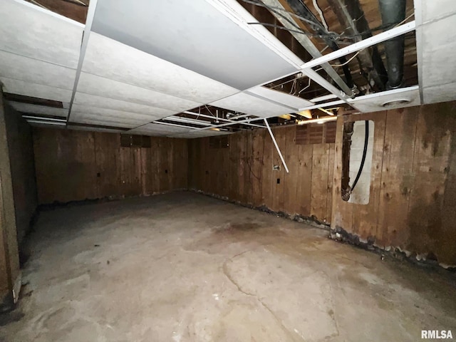 9333 S Powell Rd, Peoria, IL 61607 - unfinished below grade area featuring wooden walls