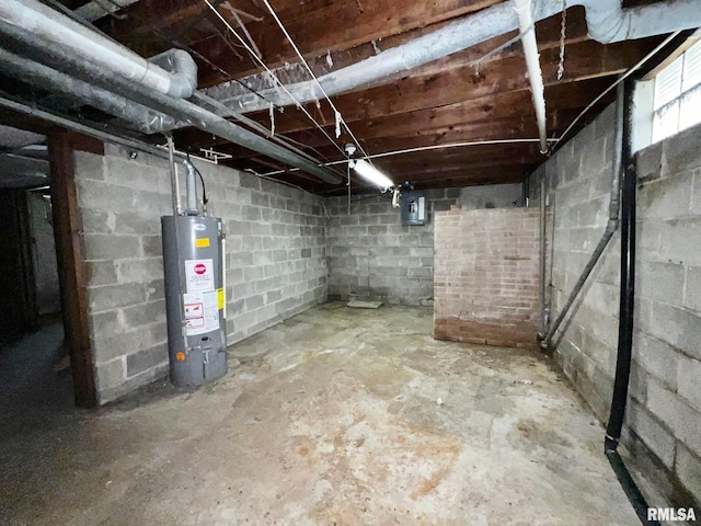 9333 S Powell Rd, Peoria, IL 61607 - unfinished below grade area with water heater