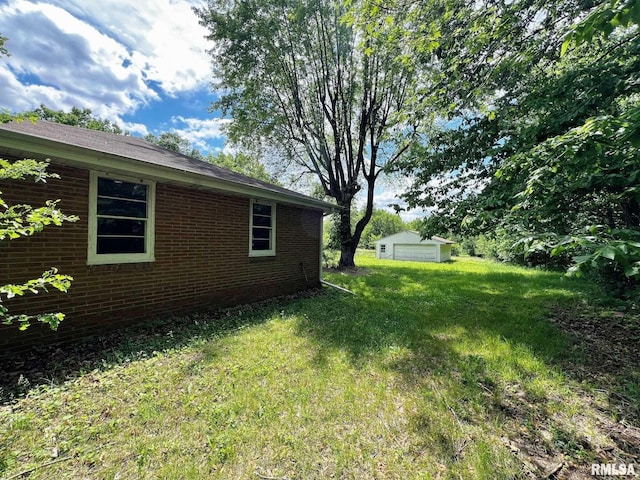 9333 S Powell Rd, Peoria, IL 61607 - view of green lawn featuring a detached garage