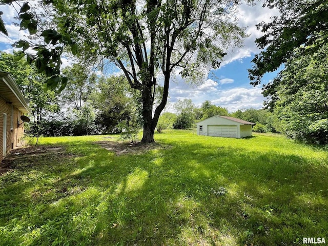 9333 S Powell Rd, Peoria, IL 61607 - view of yard featuring an outbuilding