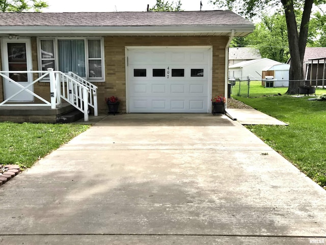 407 N 12th Ave, Canton, IL 61520 - garage with driveway