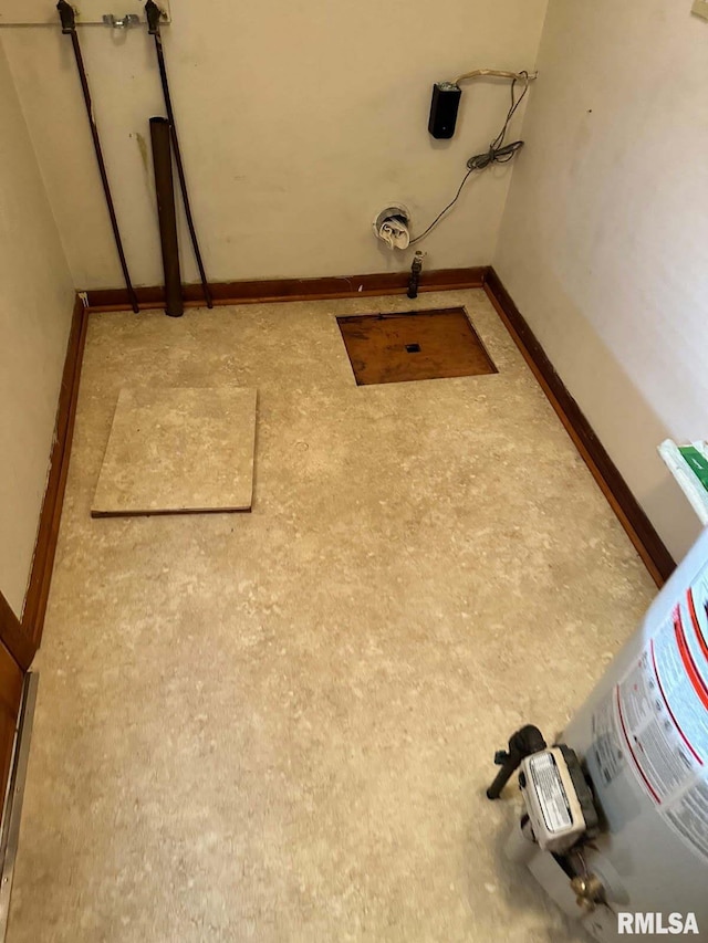 407 N 12th Ave, Canton, IL 61520 - detailed view of baseboards