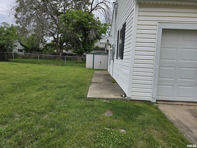 605 S Main St, Canton, IL 61520 - view of yard