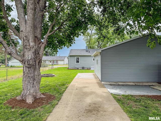 311 N 5th St, Chillicothe, IL 61523 - view of yard featuring a patio area