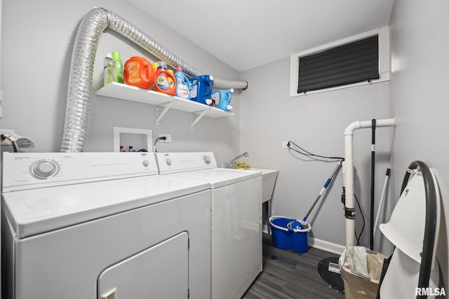 1006 N Maplewood Ave, Peoria, IL 61606 - laundry room featuring independent washer and dryer, dark wood-style floors, and baseboards