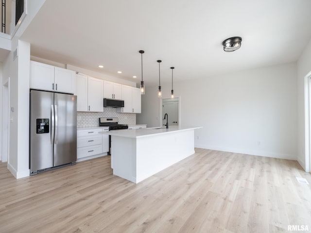112 Shannon Hills Dr, Washington, IL 61571 - kitchen featuring stainless steel appliances, a sink, tasteful backsplash, light wood finished floors, and recessed lighting