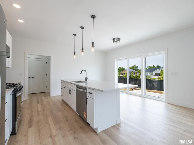 112 Shannon Hills Dr, Washington, IL 61571 - kitchen with appliances with stainless steel finishes, a sink, light wood-style flooring, light countertops, and recessed lighting