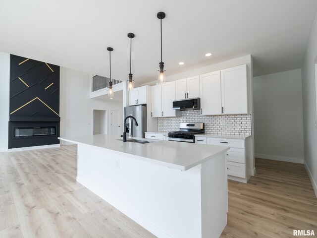 112 Shannon Hills Dr, Washington, IL 61571 - kitchen featuring appliances with stainless steel finishes, a sink, white cabinets, baseboards, and recessed lighting