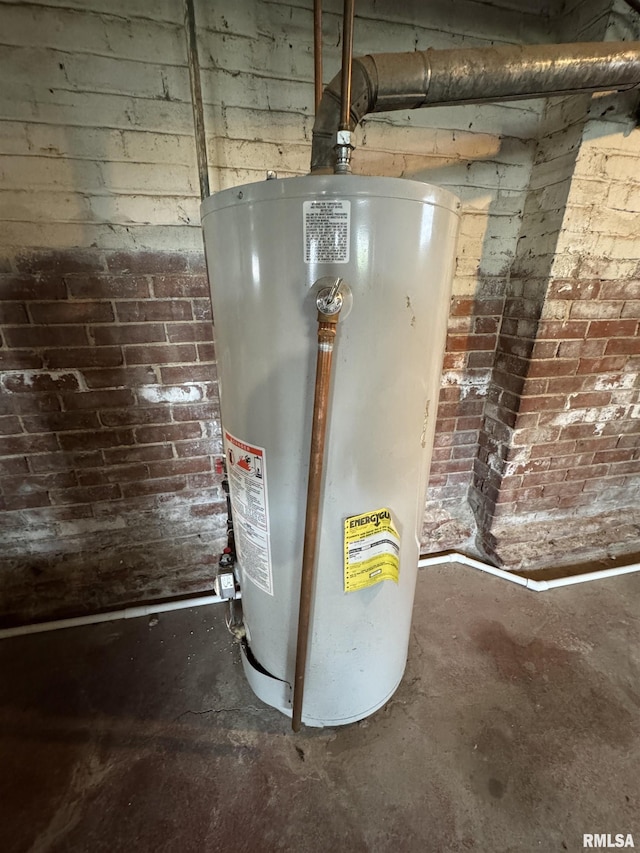 60 E Ash St, Canton, IL 61520 - utilities featuring gas water heater