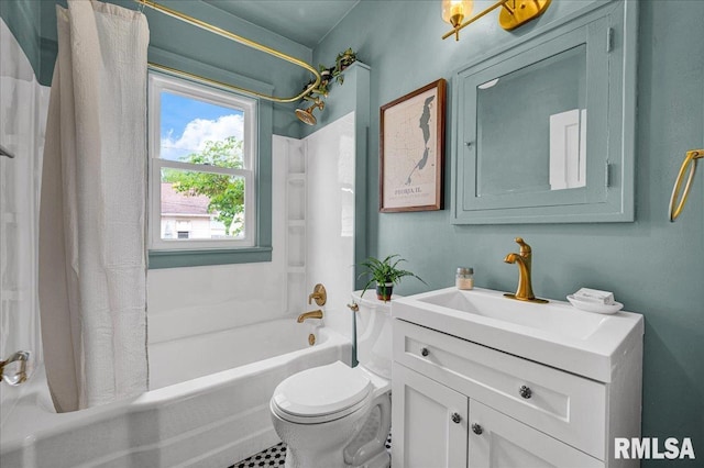 2623 W Ardmore Pl, West Peoria, IL 61604 - bathroom featuring shower / bathtub combination with curtain, vanity, and toilet
