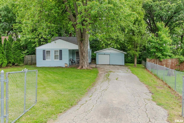 153 Hollywood Cir, Creve Coeur, IL 61610 - bungalow-style home featuring a detached garage, an outdoor structure, and asphalt driveway