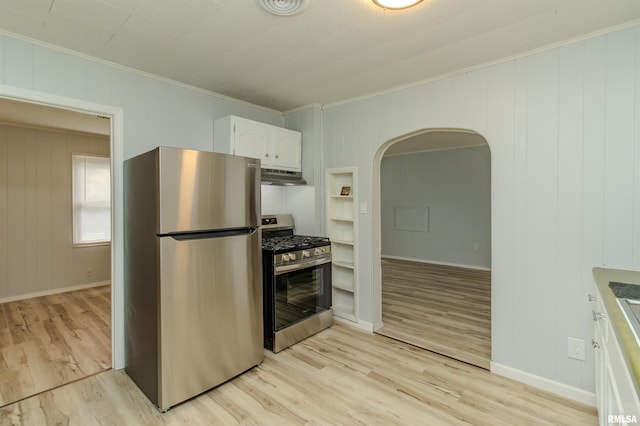 153 Hollywood Cir, Creve Coeur, IL 61610 - kitchen with appliances with stainless steel finishes, arched walkways, ornamental molding, under cabinet range hood, and light wood-type flooring