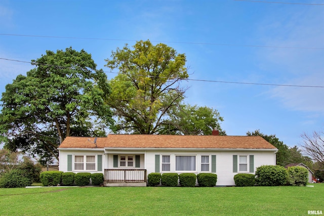 419 S Franklin St, Toulon, IL 61483 - ranch-style house featuring a front lawn and a chimney