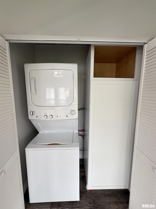 606 Lasalle Blvd, Marquette Heights, IL 61554 - laundry area with stacked washer and clothes dryer and wood finished floors