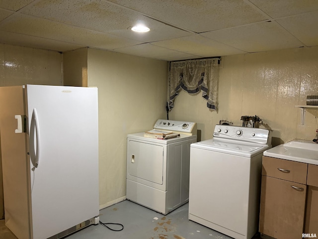 6 Bay Shore Dr, Lacon, IL 61540 - laundry area with washer and clothes dryer and cabinet space