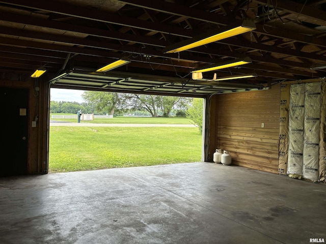6 Bay Shore Dr, Lacon, IL 61540 - view of garage