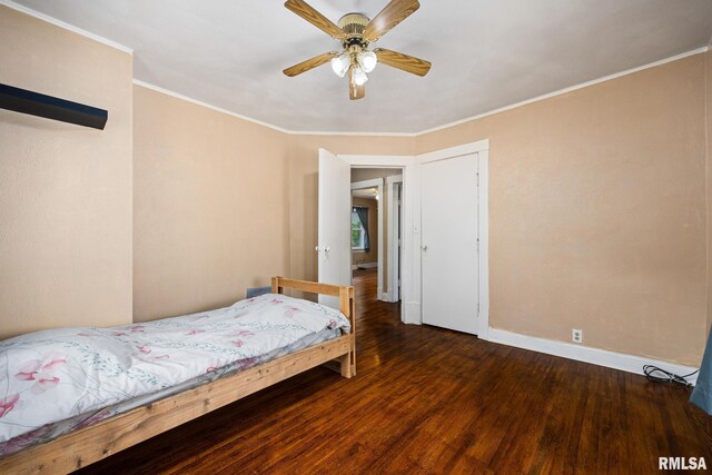 1614 W Columbia Ter, Peoria, IL 61606 - bedroom with wood finished floors, baseboards, crown molding, and a ceiling fan