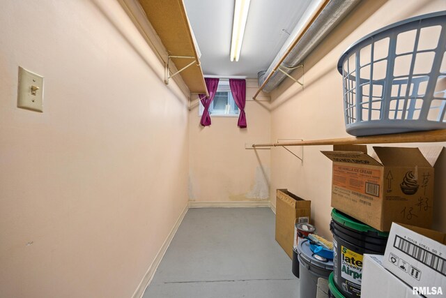 1614 W Columbia Ter, Peoria, IL 61606 - view of walk in closet