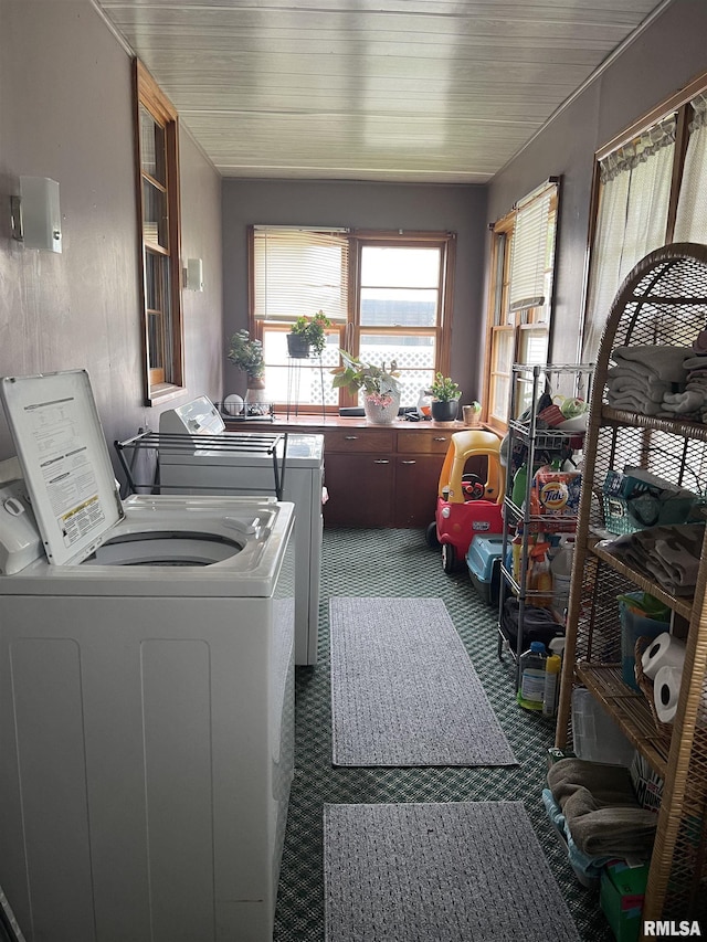 313 N Edwards St, Macomb, IL 61455 - laundry room with independent washer and dryer and dark carpet