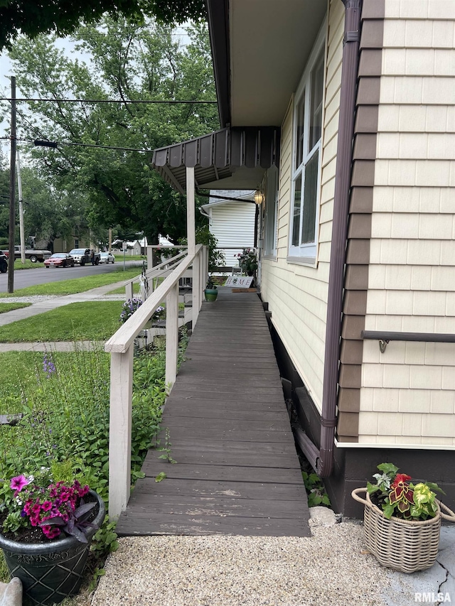 313 N Edwards St, Macomb, IL 61455 - view of wooden terrace