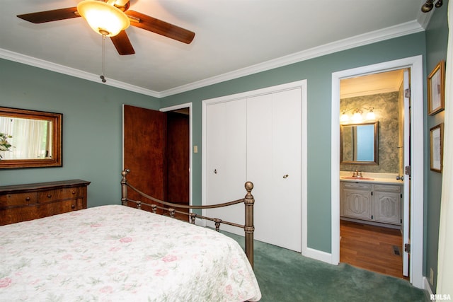 32 Black Partridge Run, Hopewell, IL 61565 - bedroom with crown molding, a closet, dark colored carpet, connected bathroom, and a ceiling fan