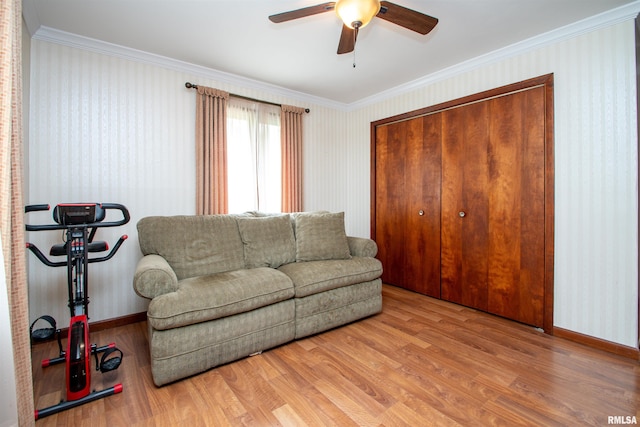32 Black Partridge Run, Hopewell, IL 61565 - living area with wood finished floors, ceiling fan, ornamental molding, and wallpapered walls
