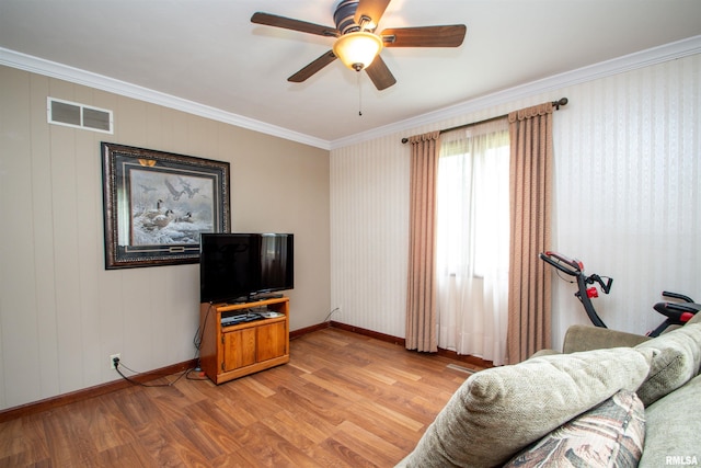 32 Black Partridge Run, Hopewell, IL 61565 - living area with light wood finished floors, crown molding, and ceiling fan