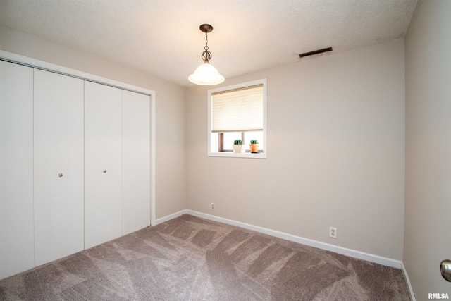 32 Black Partridge Run, Hopewell, IL 61565 - unfurnished bedroom featuring carpet flooring, a closet, and a textured ceiling
