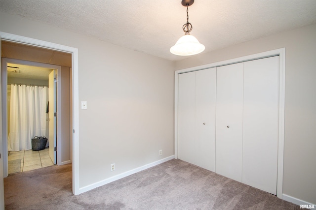 32 Black Partridge Run, Hopewell, IL 61565 - unfurnished bedroom with carpet flooring, a closet, and a textured ceiling