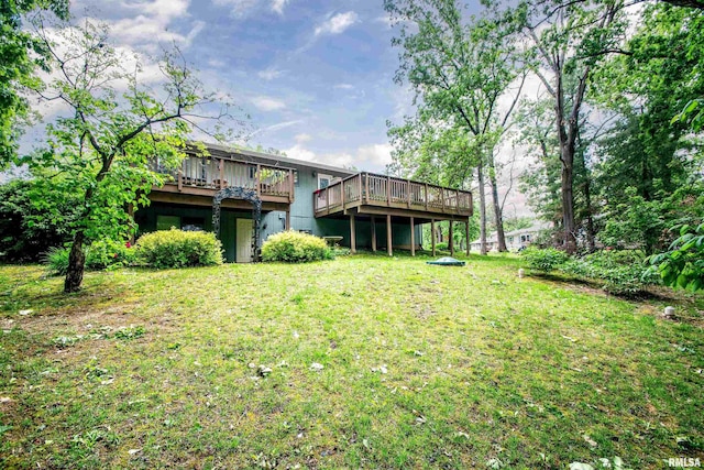 32 Black Partridge Run, Hopewell, IL 61565 - view of green lawn with a deck