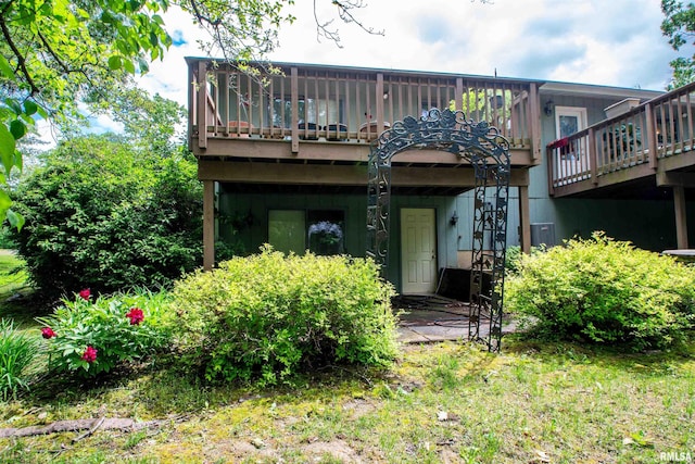 32 Black Partridge Run, Hopewell, IL 61565 - back of property with a wooden deck