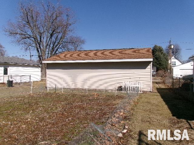 837 E Chestnut St, Canton, IL 61520 - view of outbuilding