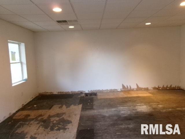 837 E Chestnut St, Canton, IL 61520 - unfurnished room with recessed lighting and a paneled ceiling