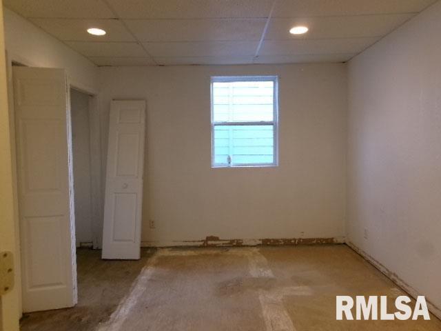 837 E Chestnut St, Canton, IL 61520 - empty room featuring a paneled ceiling and recessed lighting