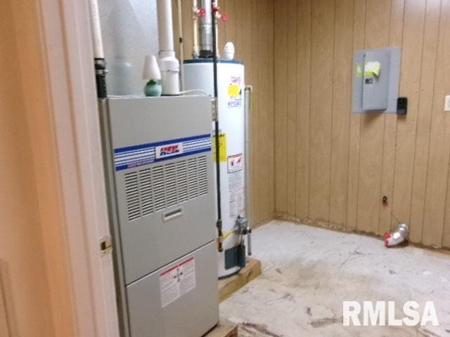 837 E Chestnut St, Canton, IL 61520 - utilities featuring gas water heater and electric panel