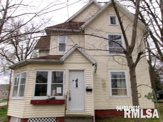 896 E Chestnut St, Canton, IL 61520 - view of front facade featuring entry steps