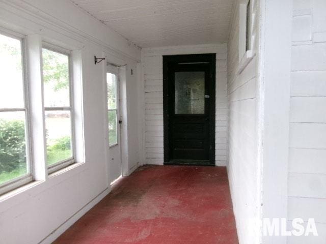 896 E Chestnut St, Canton, IL 61520 - view of unfurnished sunroom