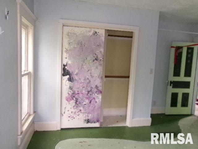 896 E Chestnut St, Canton, IL 61520 - unfurnished room featuring baseboards