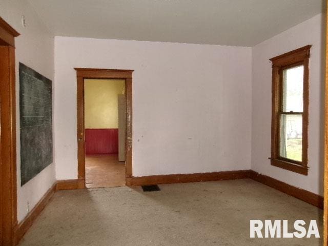 896 E Chestnut St, Canton, IL 61520 - spare room with baseboards