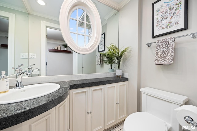 4407 N Grandview Dr, Peoria Heights, IL 61483 - bathroom featuring toilet, vanity, crown molding, and recessed lighting