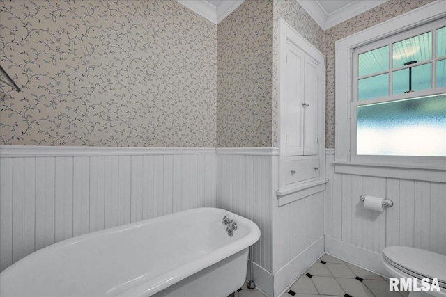 701 E Pearl St, Tremont, IL 61568 - full bath with wainscoting, a freestanding tub, wallpapered walls, crown molding, and toilet