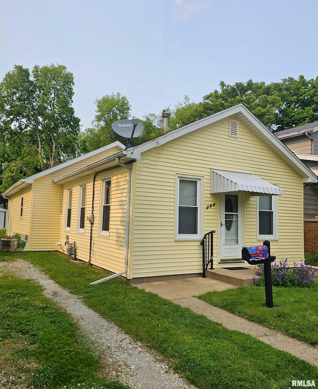 723 E Maywood Ave, Peoria, IL 61603 - bungalow with a front lawn and central air condition unit