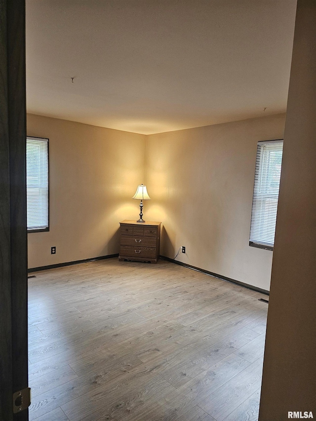 723 E Maywood Ave, Peoria, IL 61603 - empty room featuring light wood finished floors and baseboards