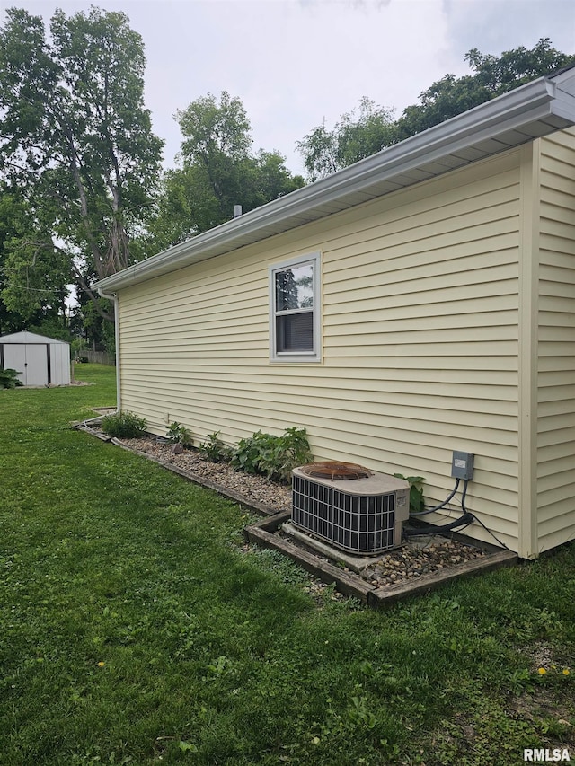 723 E Maywood Ave, Peoria, IL 61603 - view of home's exterior featuring cooling unit and a yard