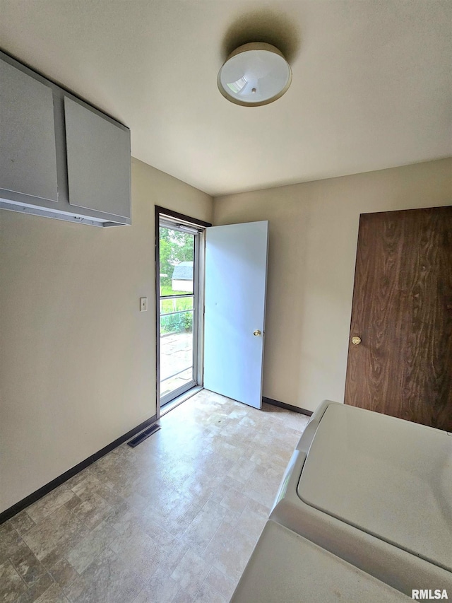 723 E Maywood Ave, Peoria, IL 61603 - washroom featuring baseboards