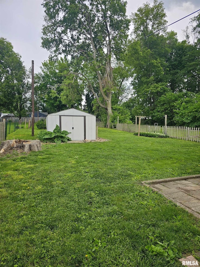 723 E Maywood Ave, Peoria, IL 61603 - view of yard